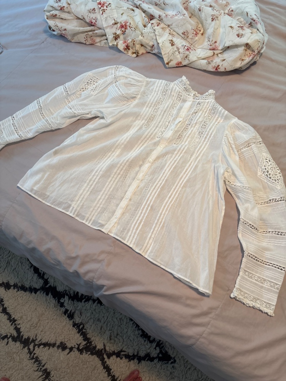 Doen Lace Top - Picture 10 of 17